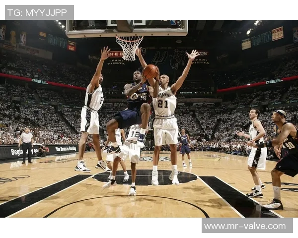 英超陈强专访回顾篮球生涯的起伏与成长历程 英超陈强专访回顾篮球生涯的起伏与成长历程