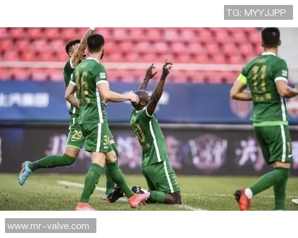 体育实时数据杭州足球队配合引发热议球迷对战术执行和队员默契提出质疑 体育实时数据杭州足球队配合引发热议球迷对战术执行和队员默契提出质疑